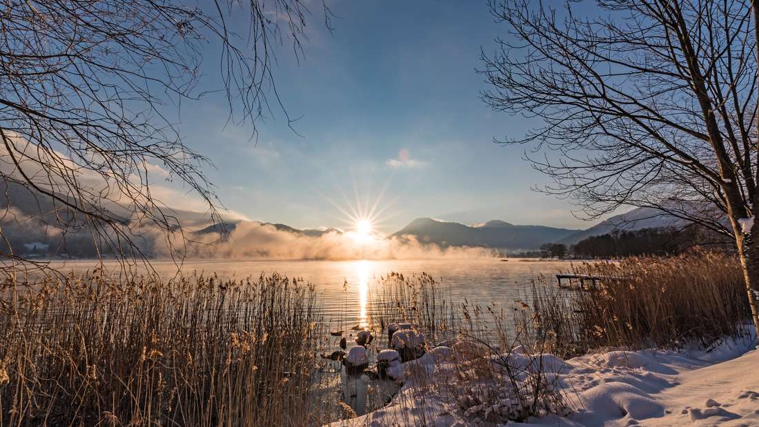 20446925-im-herbst-entfaltet-der-tegernsee-einen-wieder-neuen-charme-und-lockt-ruhesuchende-wie-sportbegeisterte-2kdR4DOTc